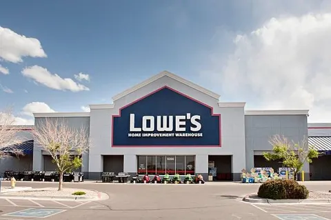 Grocery-anchored retail exterior