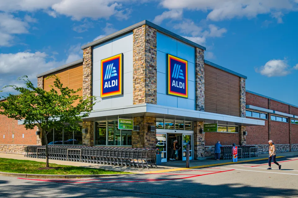 Discount grocery-anchored retail center exterior